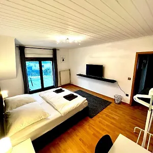 https://praktisches-zimmer-im-grossen-haus-mit-garten.dusseldorf-hotel.net